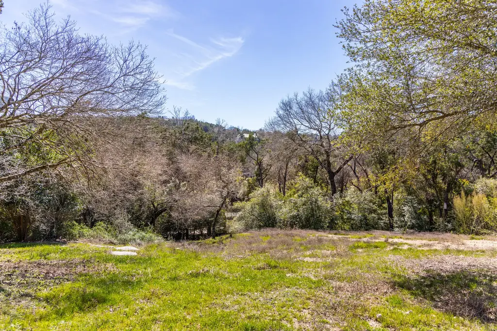 902 Yaupon Valley Road, West Lake Hills