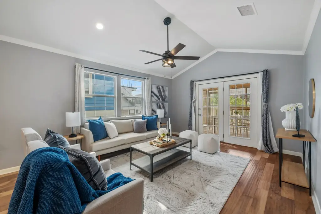 2001 E 8th Street, Austin