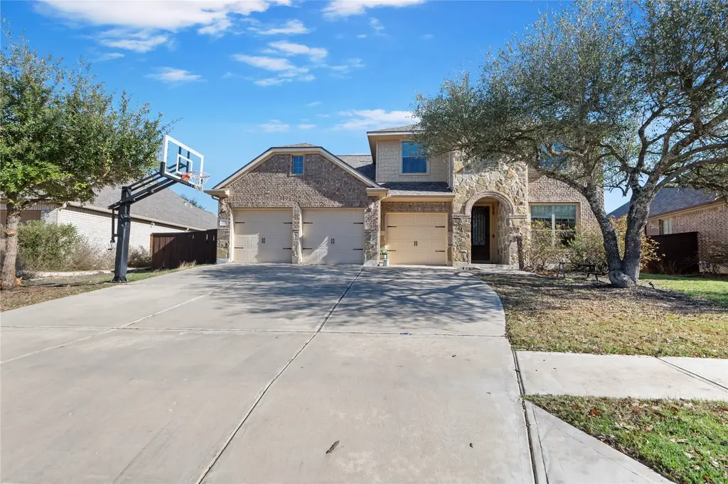 221 Monahans Drive, Georgetown