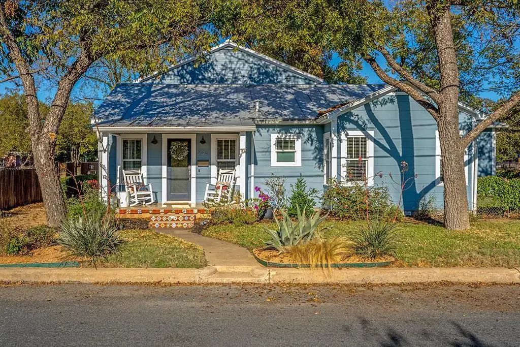 206 W Burbank Street, Fredericksburg