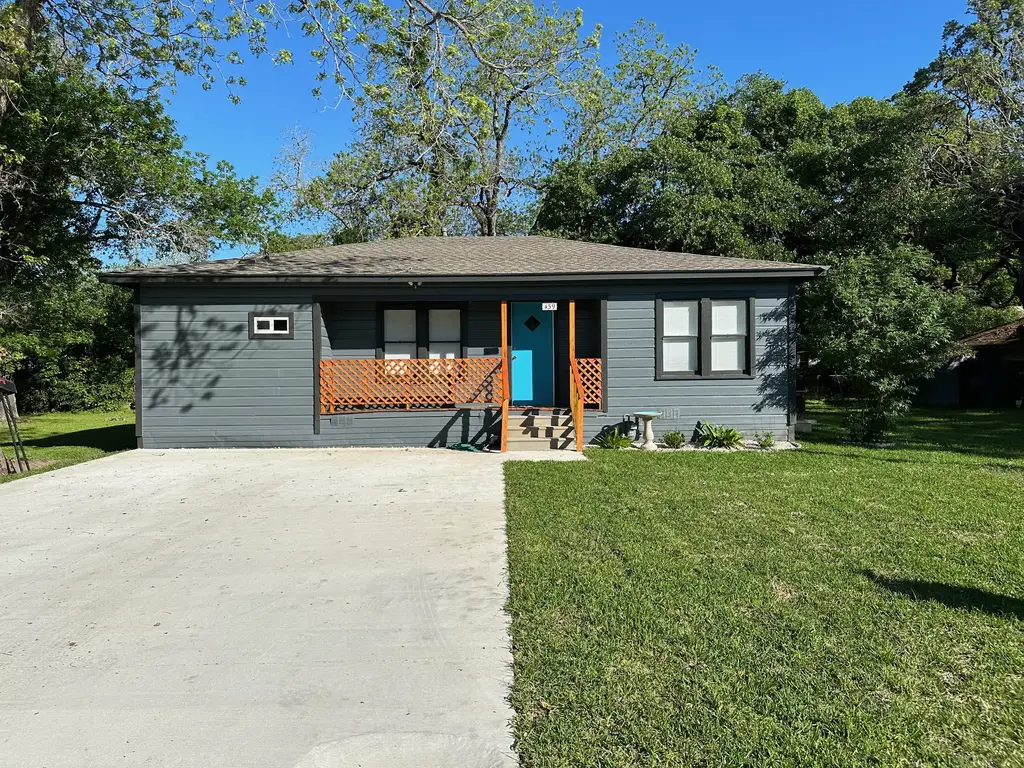 439 East Lafayette Street, La Grange