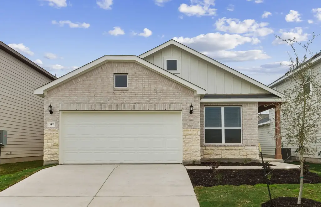 342 Begonia Street, Buda