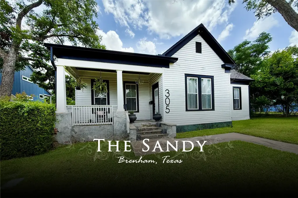 305 W Alamo Street, Brenham