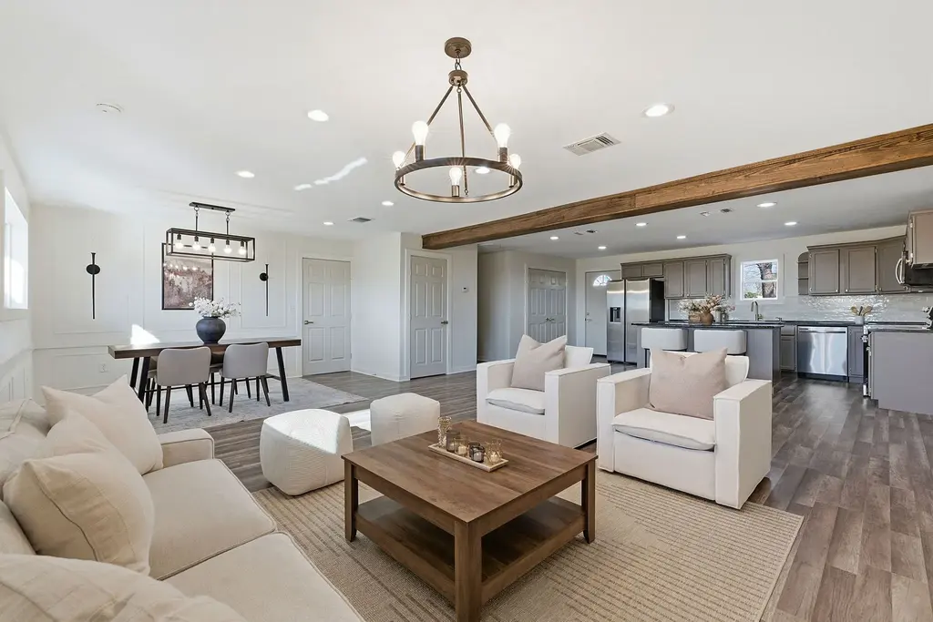 105 Willow Drive, Flatonia