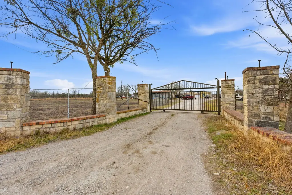 271 Crossroads Drive, Dale