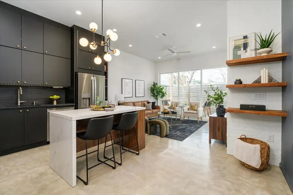 924 Cardinal Lane, Austin