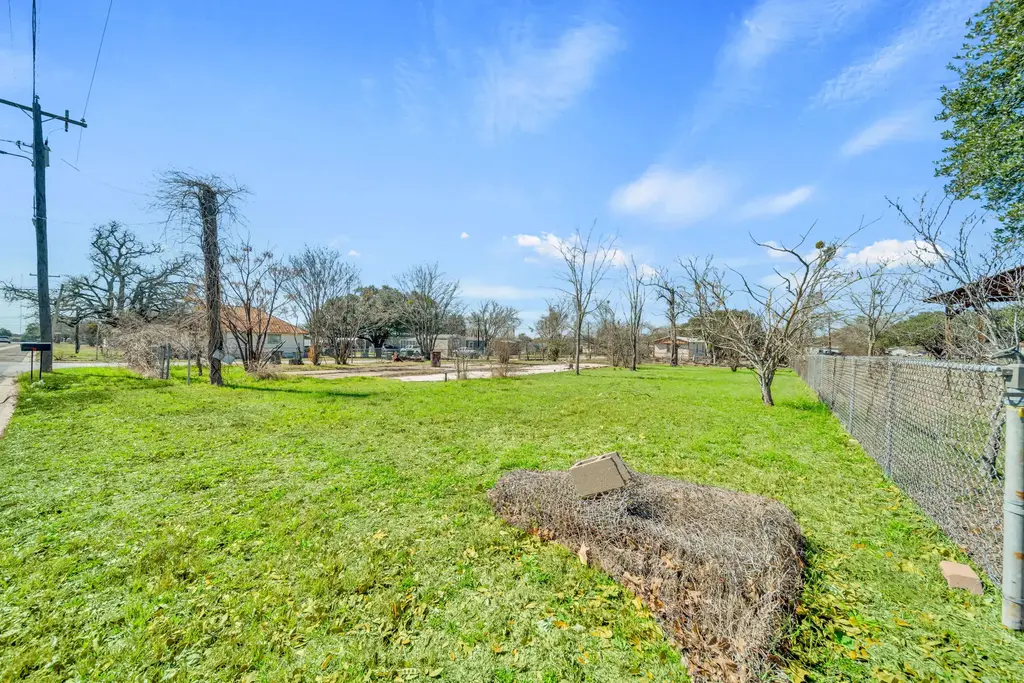 693 S Caldwell Street, Giddings