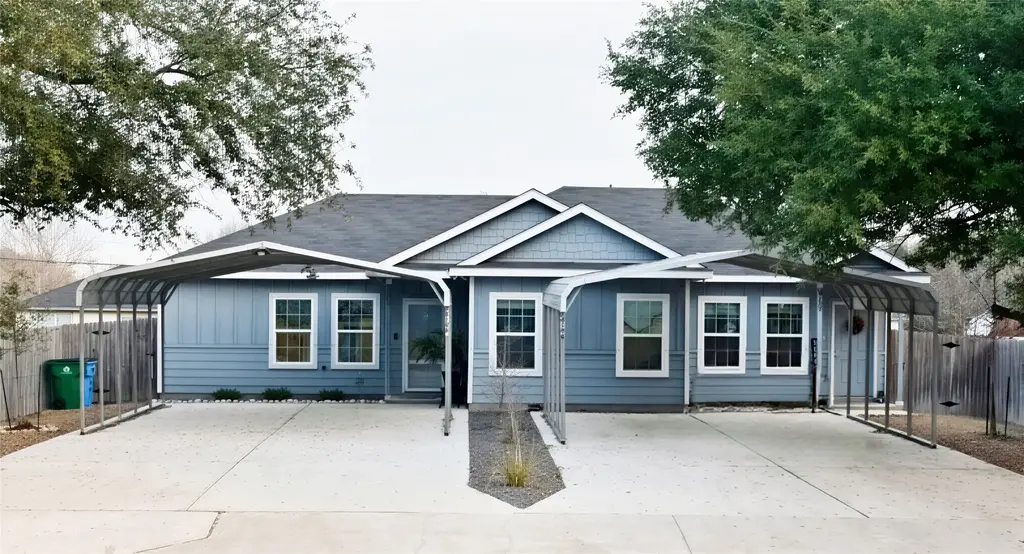 810 E Baxter Street E A & B, Seguin