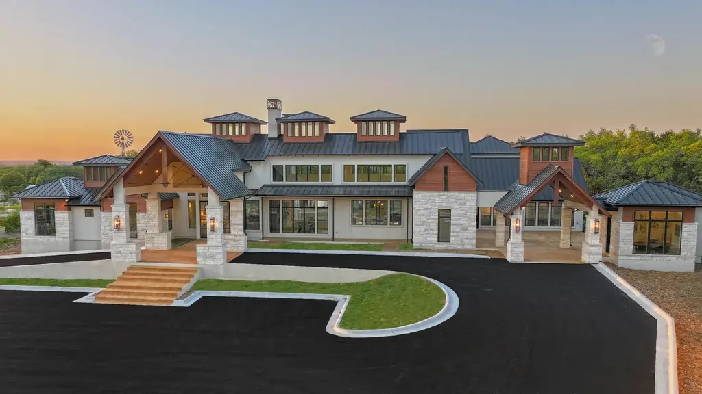 7505 E Us Highway 290, Johnson City