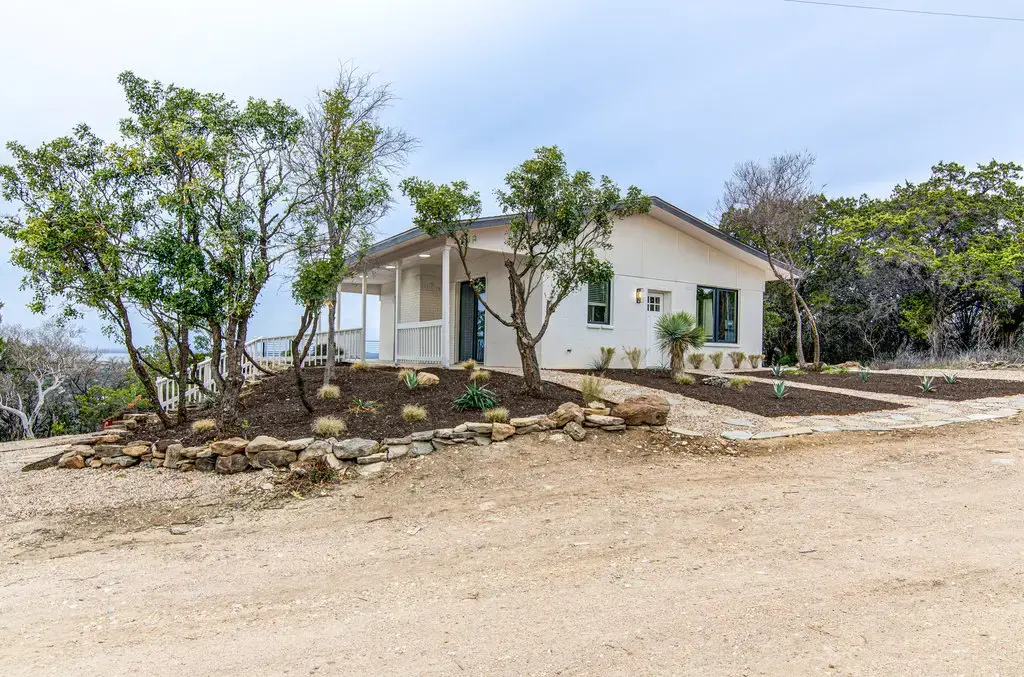 215 Coyote Lane, Burnet