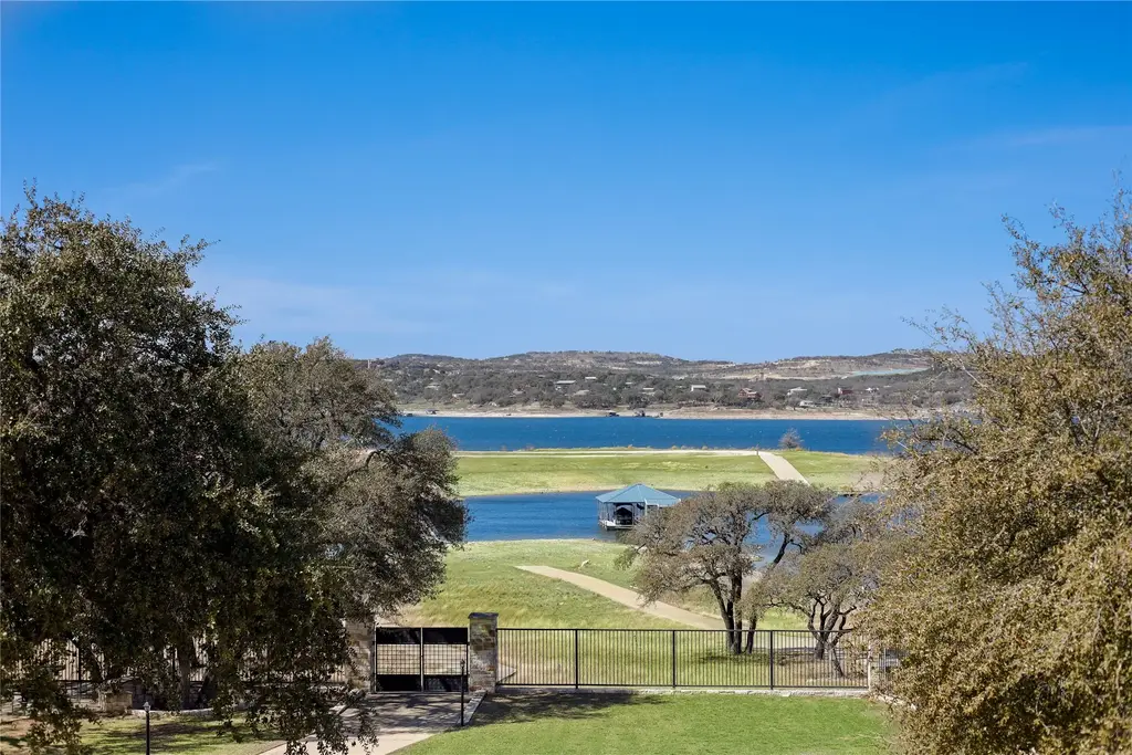 610 Deckhouse Drive, Point Venture
