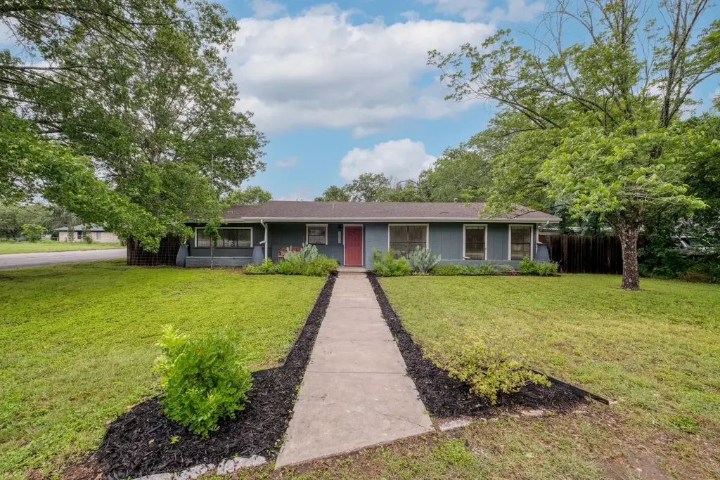 1233 Orange Street, Lockhart
