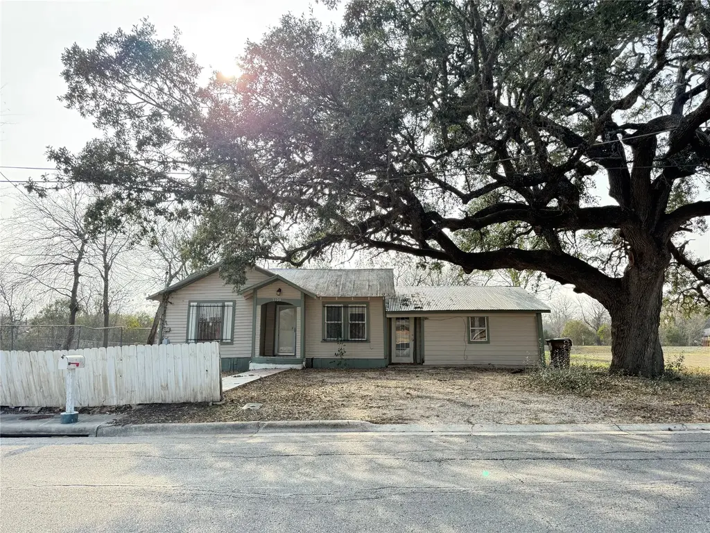 1109 Pecos Street, Lockhart