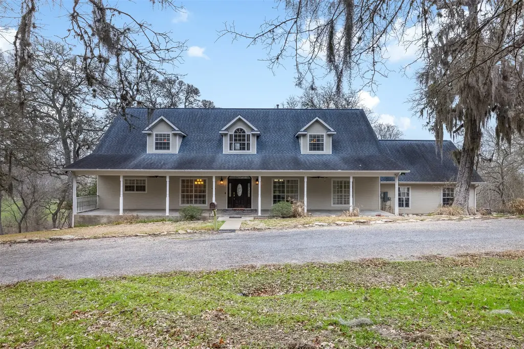 601 Country Club Court, La Grange