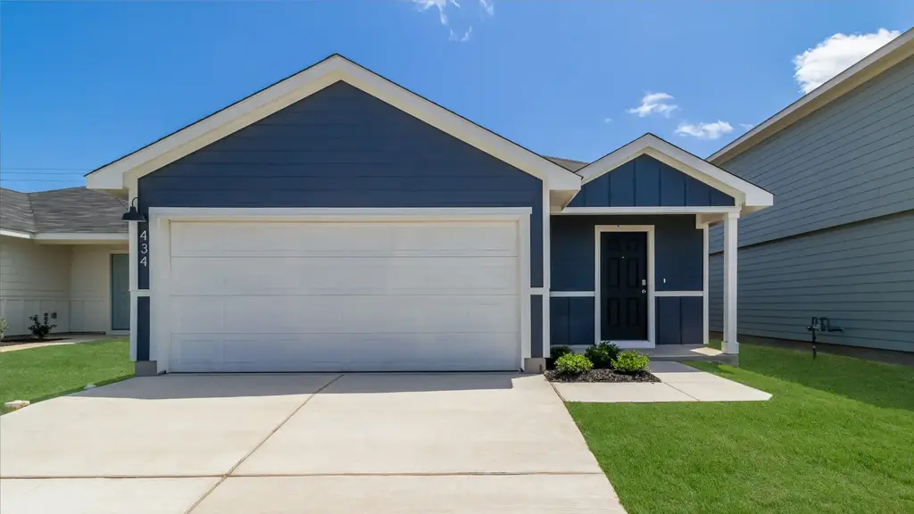 268 Garcia Street, Buda