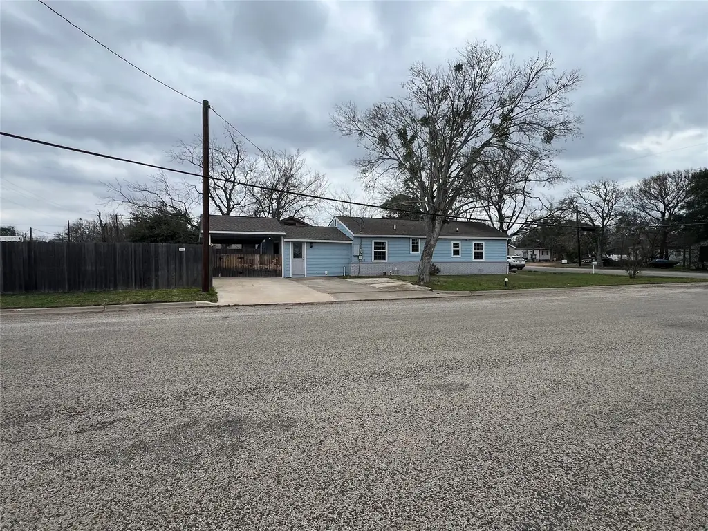 711 N Grimes Street, Giddings