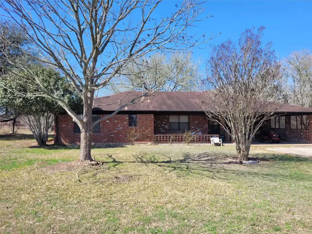 497 Fm 153, Smithville