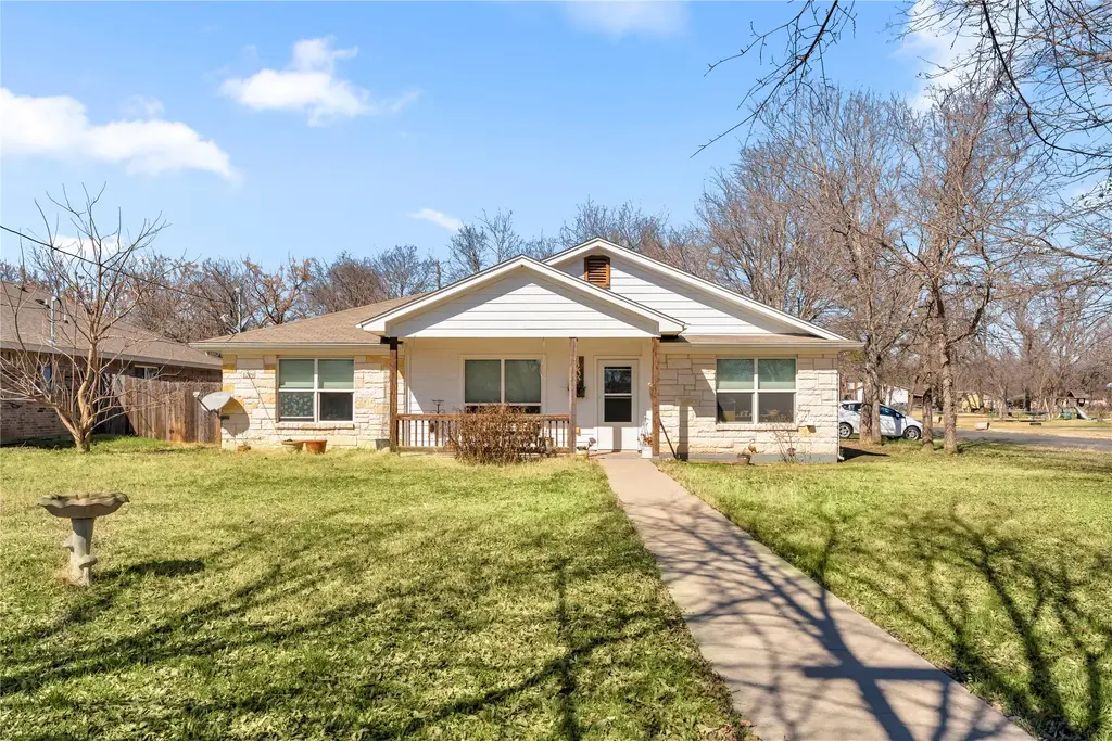 1209 E Avenue F, Lampasas
