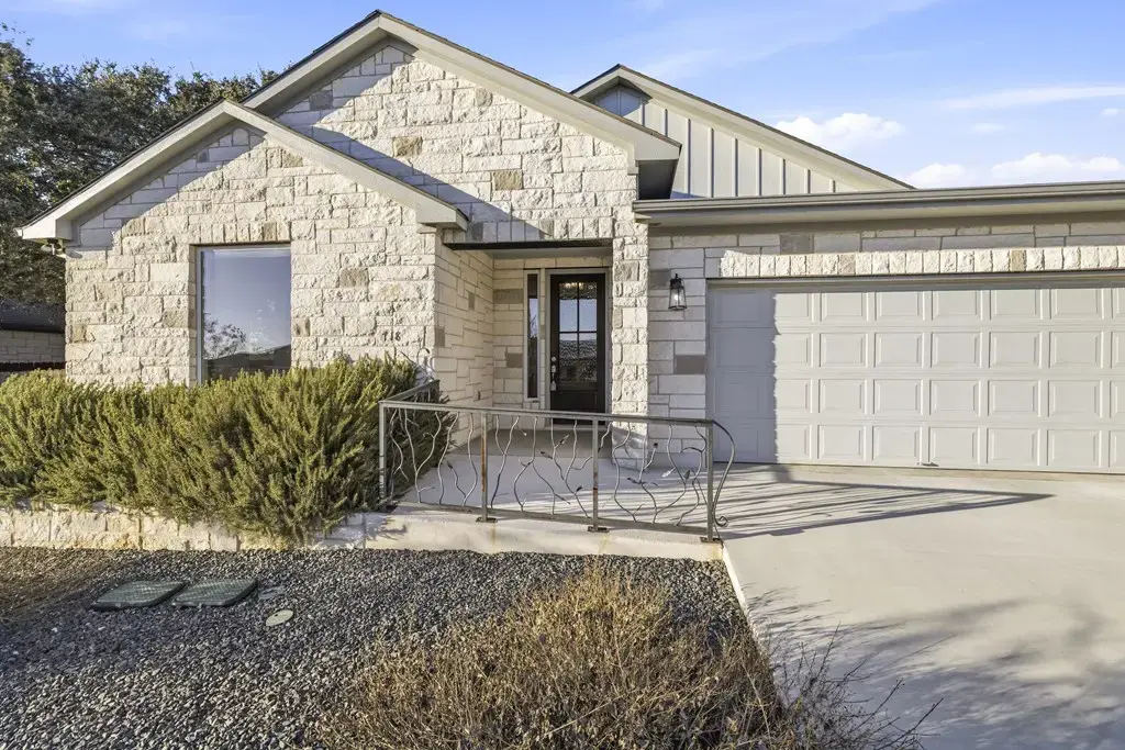 718 Emory Dr, Fredericksburg
