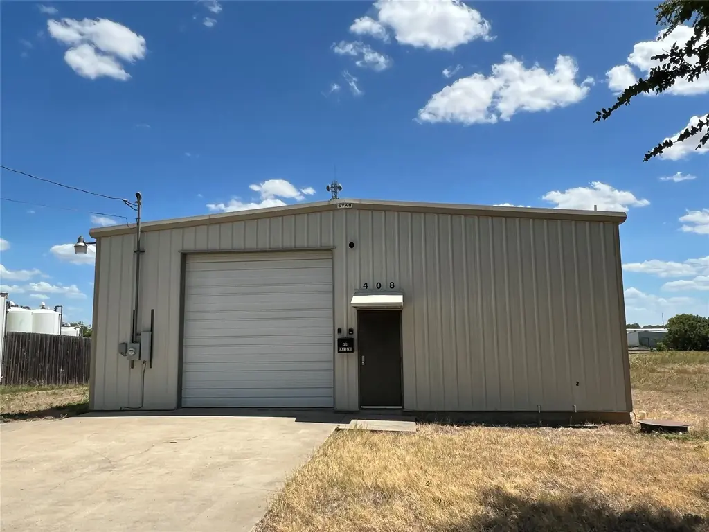 408 E 2nd Street, Taylor