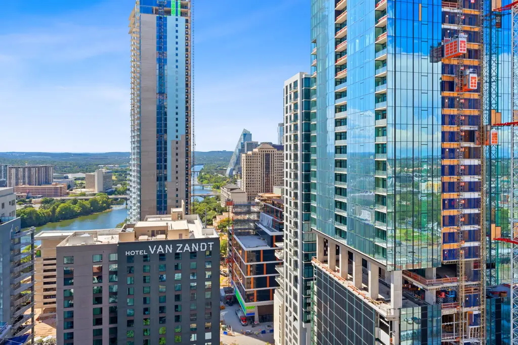 84 East Avenue 1610, Austin