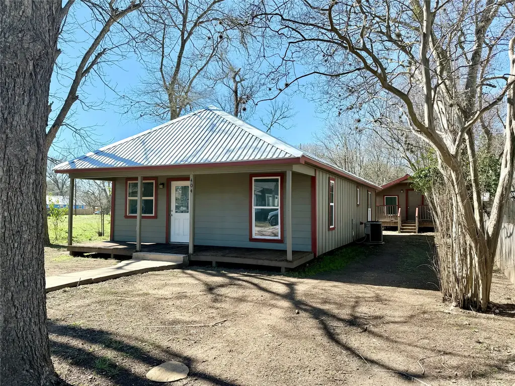 404 Lee Street, Smithville