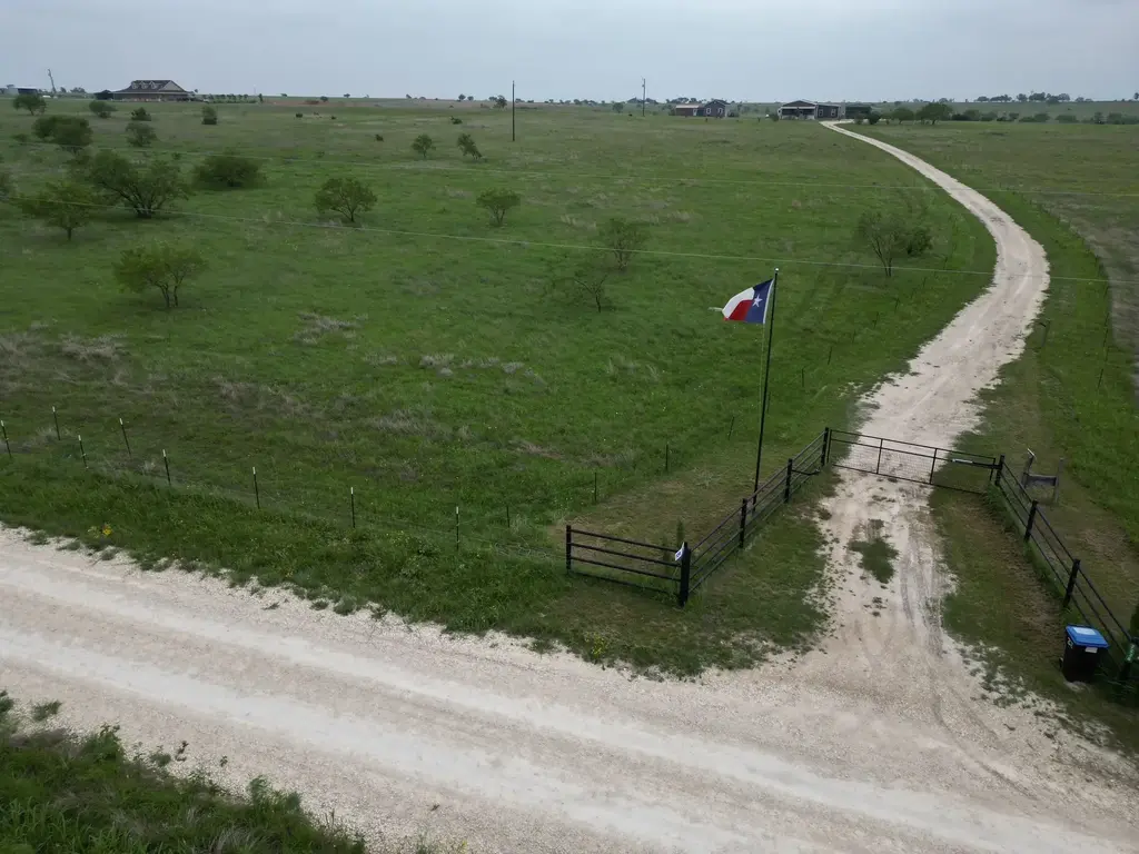 2238 County Road 2109, Lometa