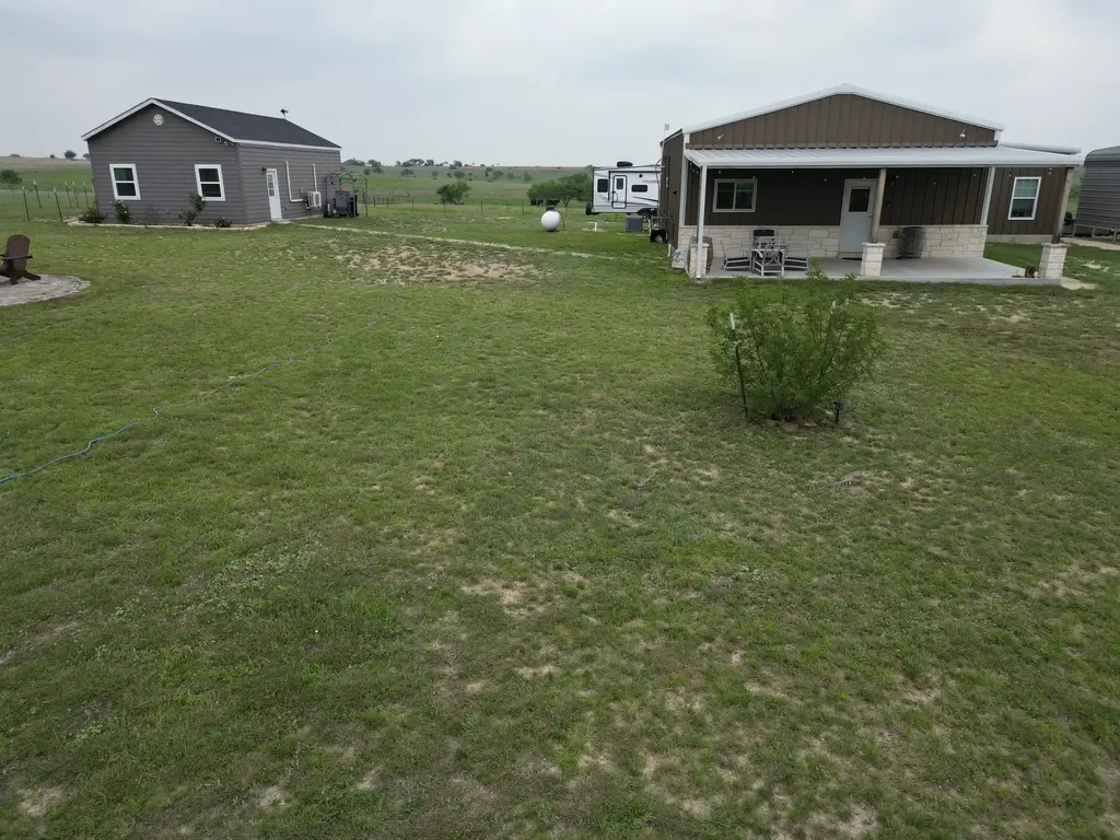 2238 County Road 2109, Lometa