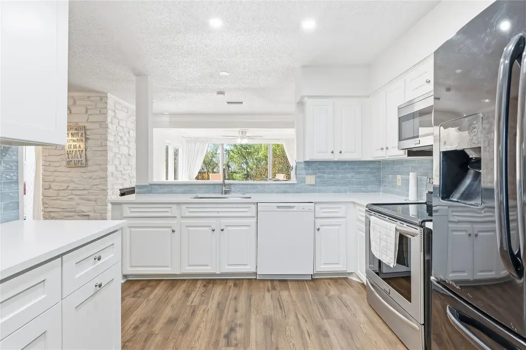 113 World Of Tennis Square, Lakeway