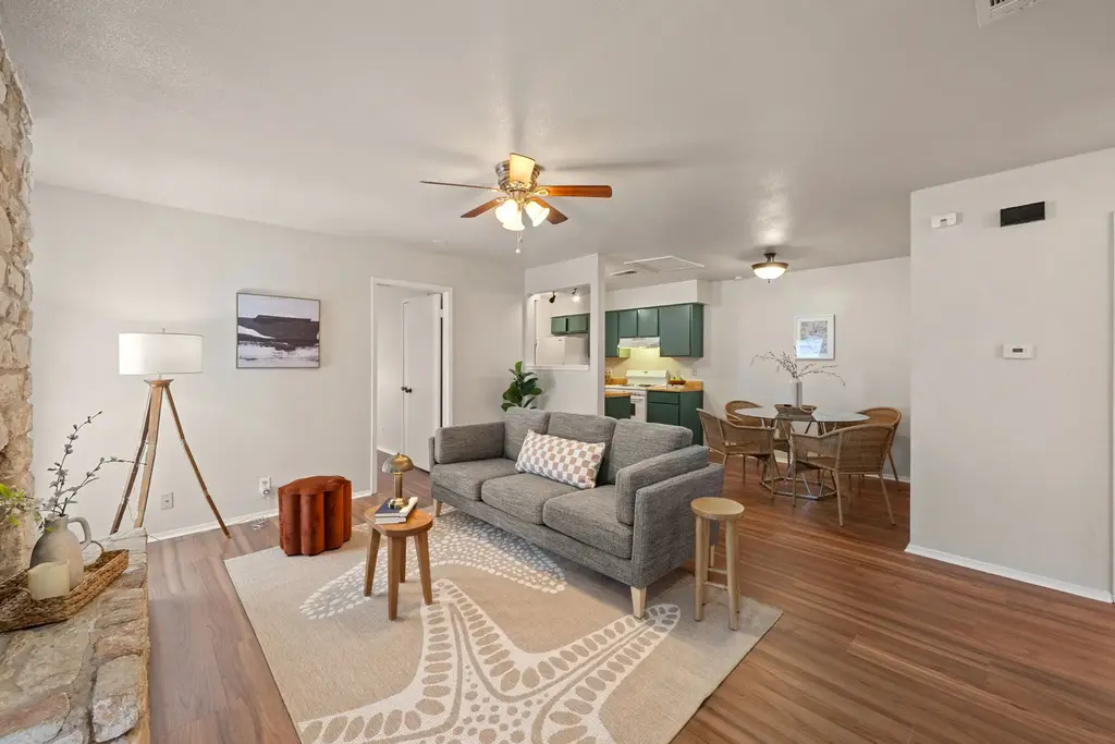 703 Country Aire Drive A, Round Rock