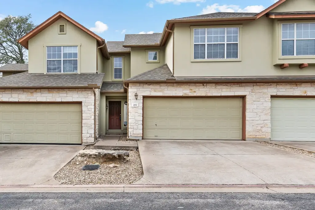 2410 Great Oaks Drive 202, Round Rock