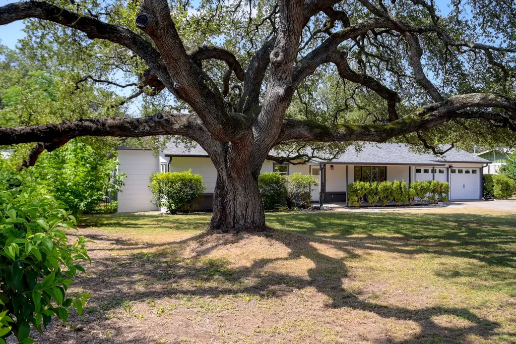 7611 Oak Hedge Place, Austin