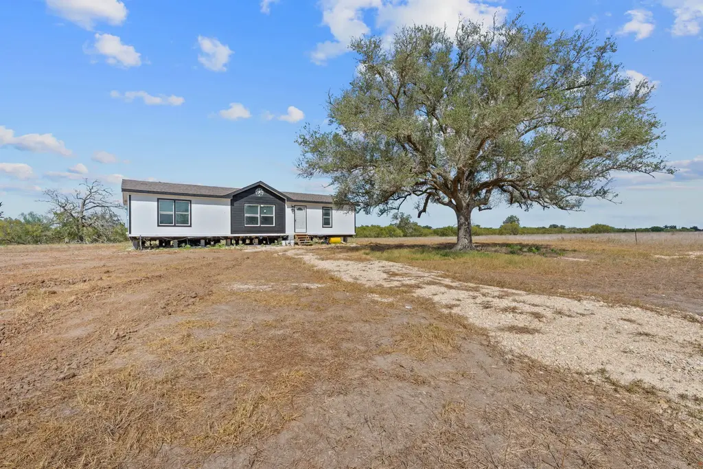 1177 County Road 402, Flatonia