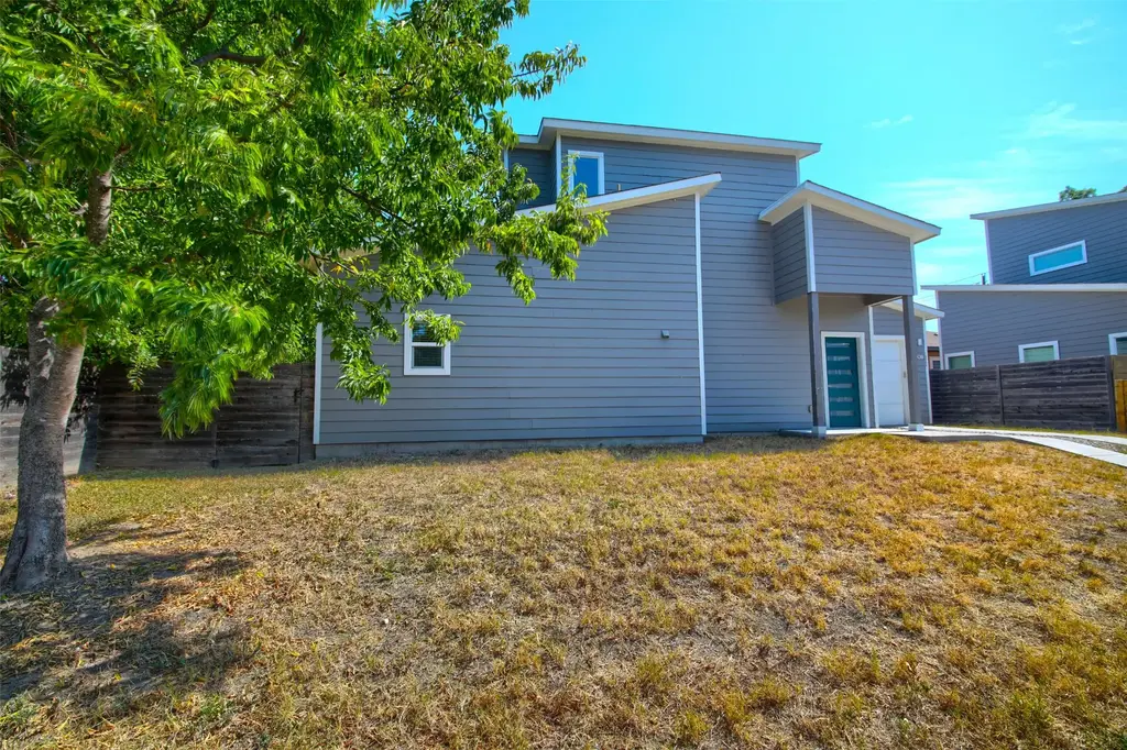 7600 Carver Avenue B, Austin