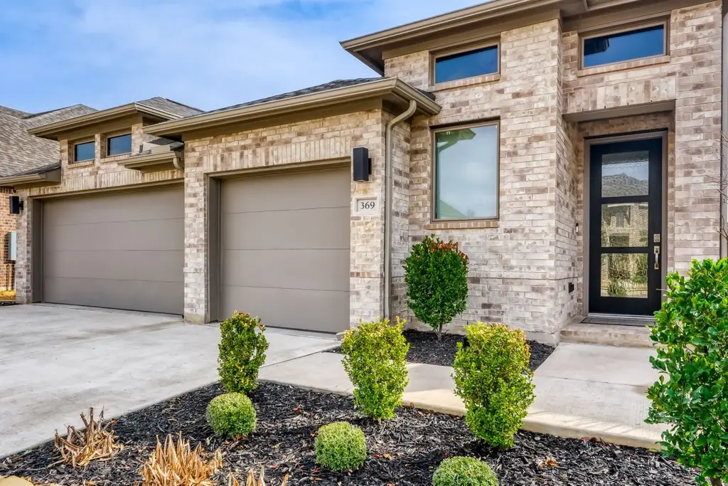 369 Prickly Poppy Loop, Kyle