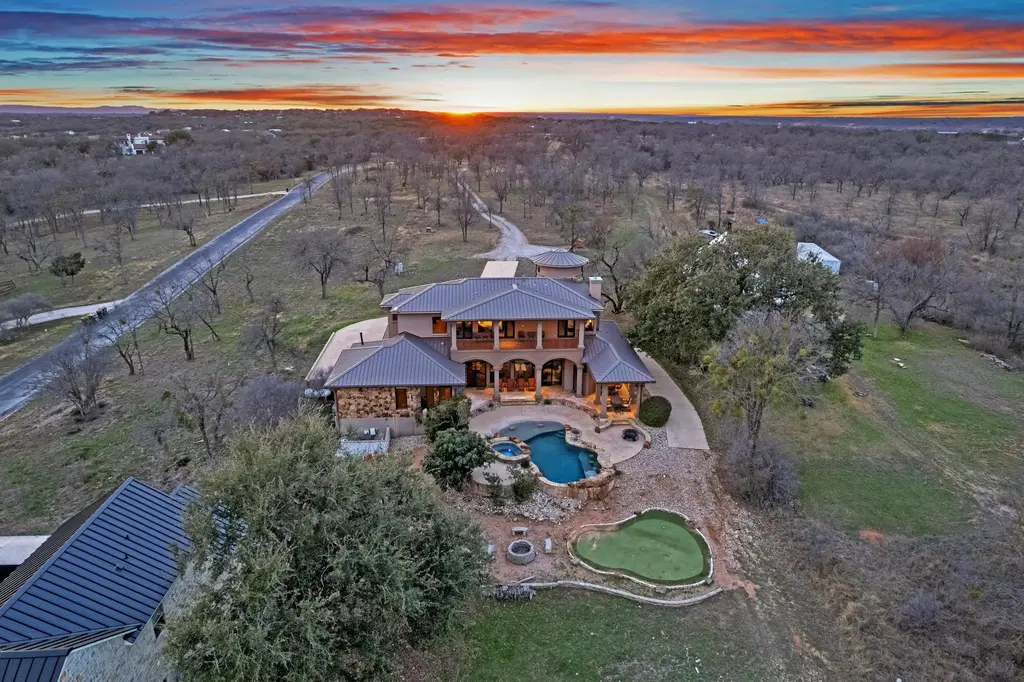303 Yaupon Drive, Spicewood