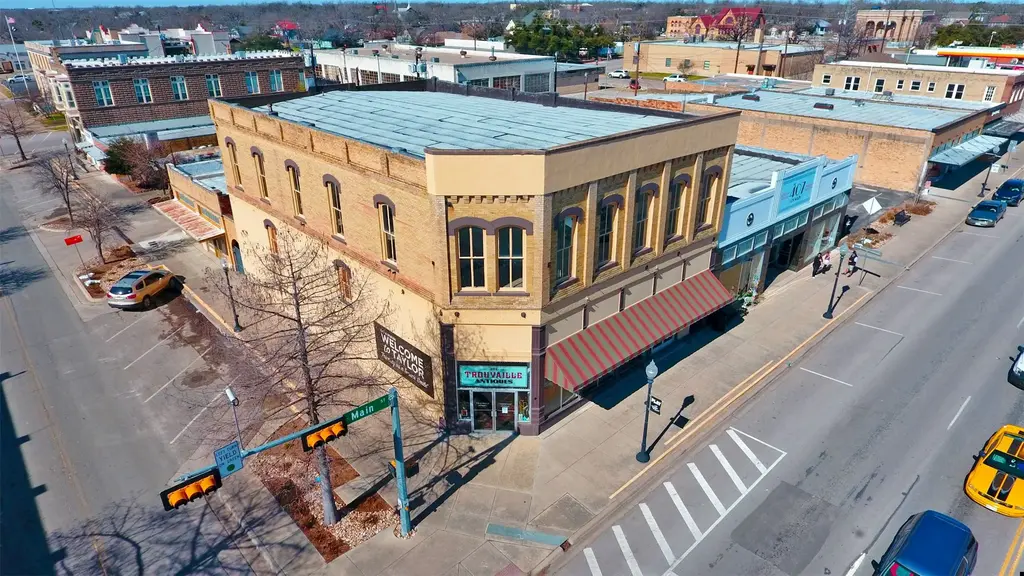 401 N Main Street, Taylor