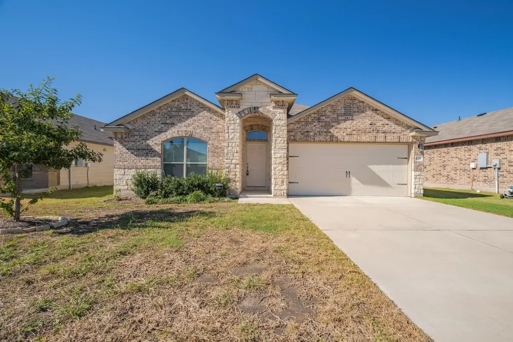 129 Plata Lane, Jarrell