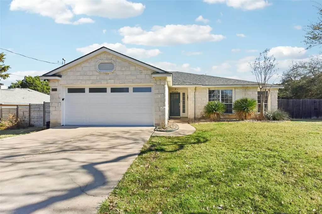 6303 La Mesa Street, Lago Vista