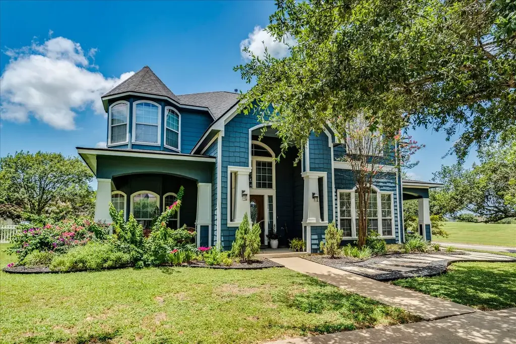 1077 Fairway, Kyle