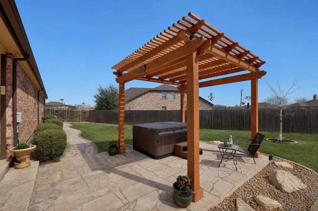 646 Landon Samuel Loop, Pflugerville