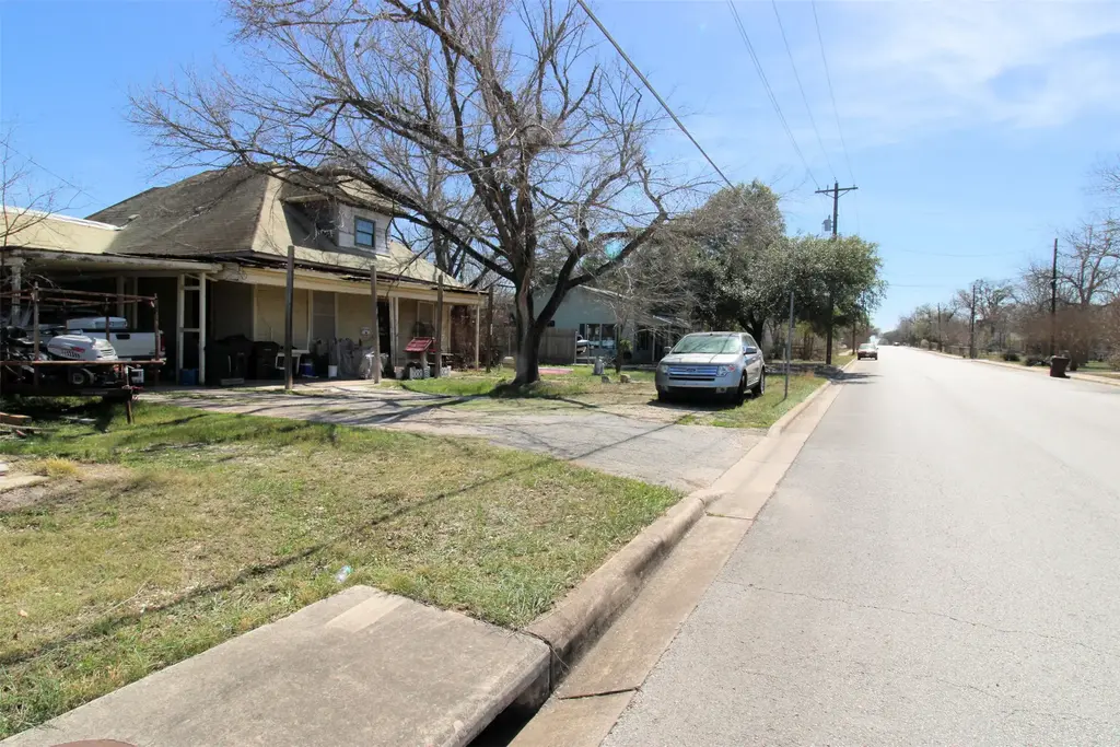 402 Trinity Street, Lockhart