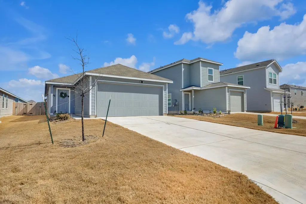 353 Marty Allen Loop, Jarrell