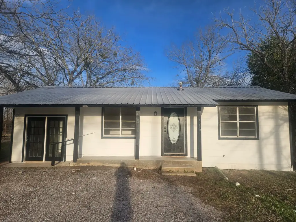 1300 Hondo Street, Lockhart