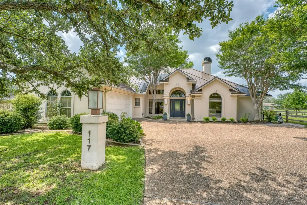 117 Longhorn Drive, Horseshoe Bay