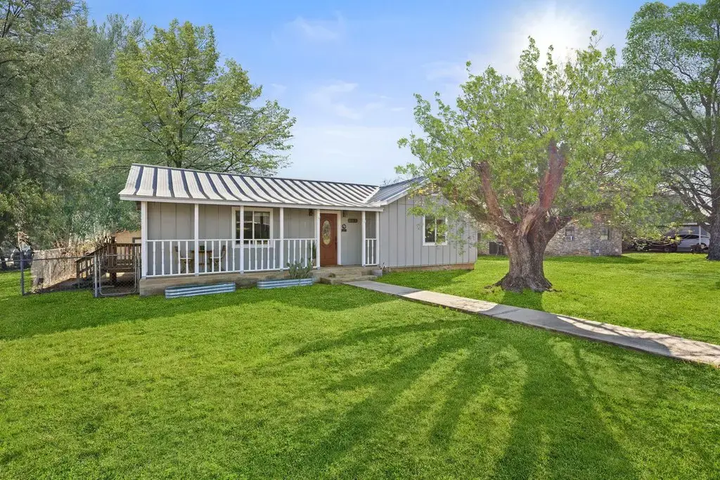 601 W Cypress, Johnson City