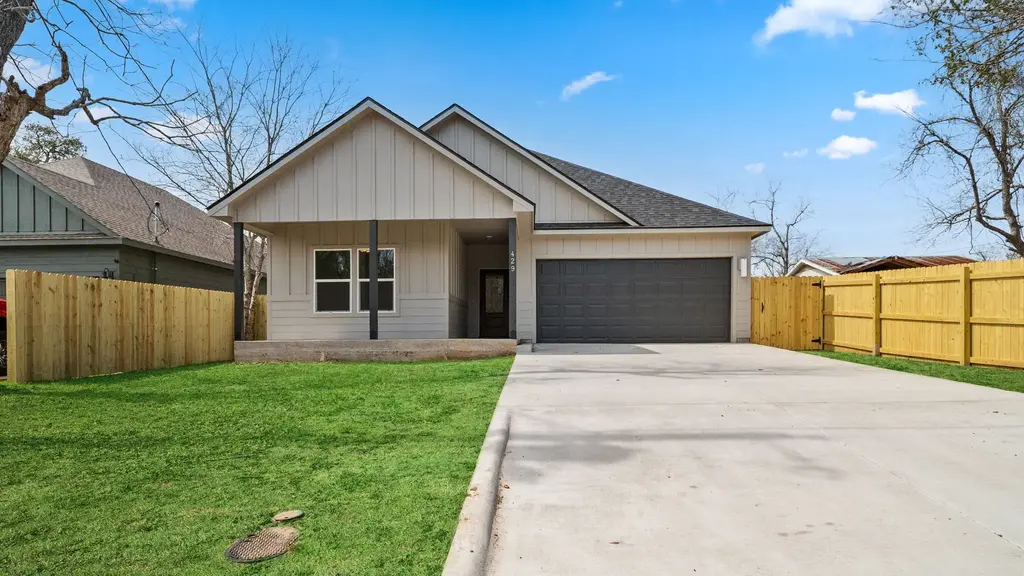 429 S Williamson Street, Giddings