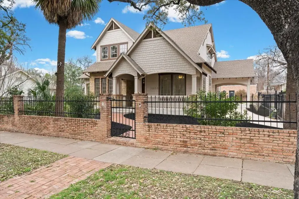 3006 Washington Square, Austin