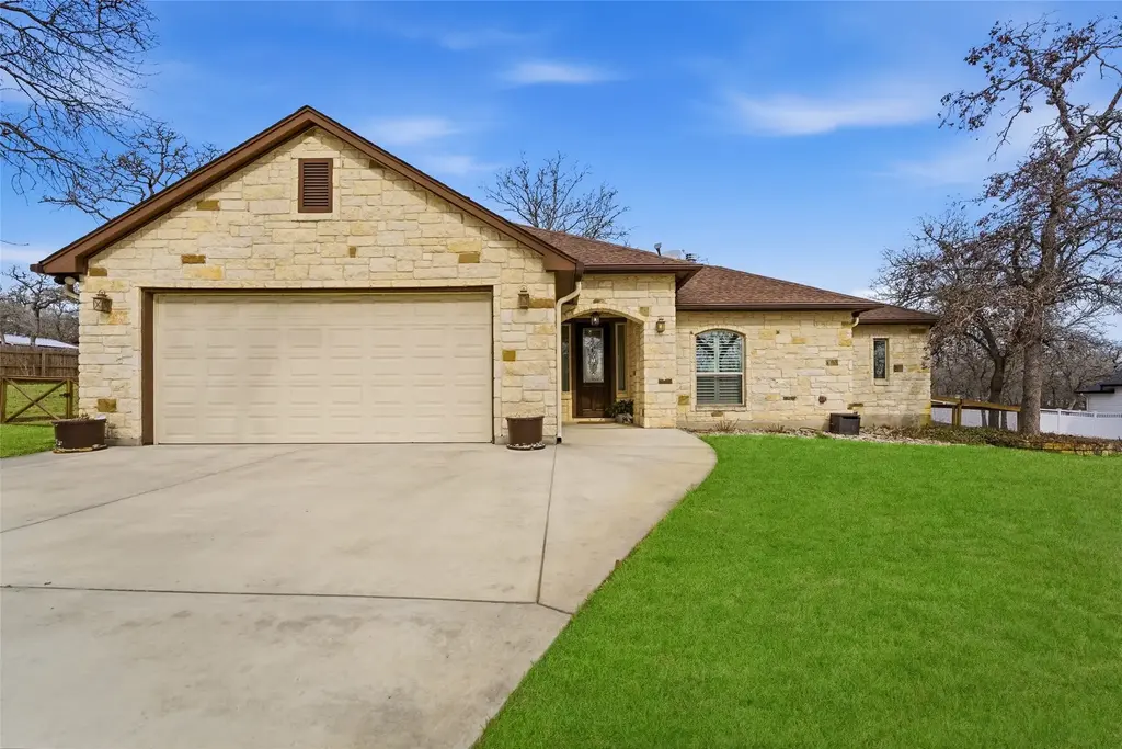203 Champions Boulevard, La Vernia