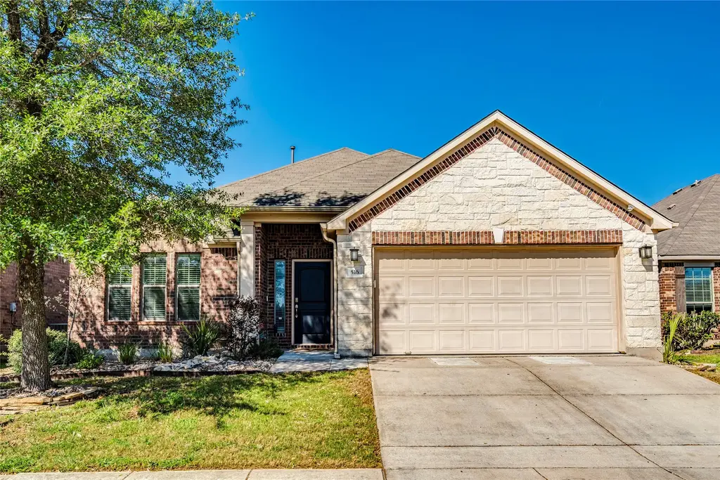 516 Hot Spring Valley, Buda
